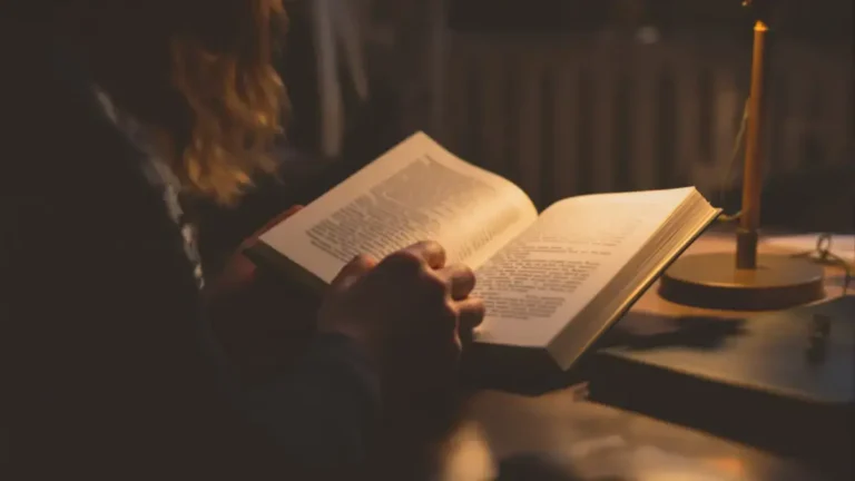 Odborníci sa zhodujú že čitatelia tlačených kníh na rozdiel od tých ktorí čítajú na obrazovkách môžu prísť o kľúčové kognitívne výhody