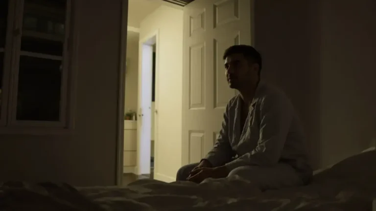 Odborníci sa zhodujú že spanie so zatvorenými dverami prezrádza črty osobnosti no tento zvyk môže vyvolať pocit izolácie a zraniteľnosti